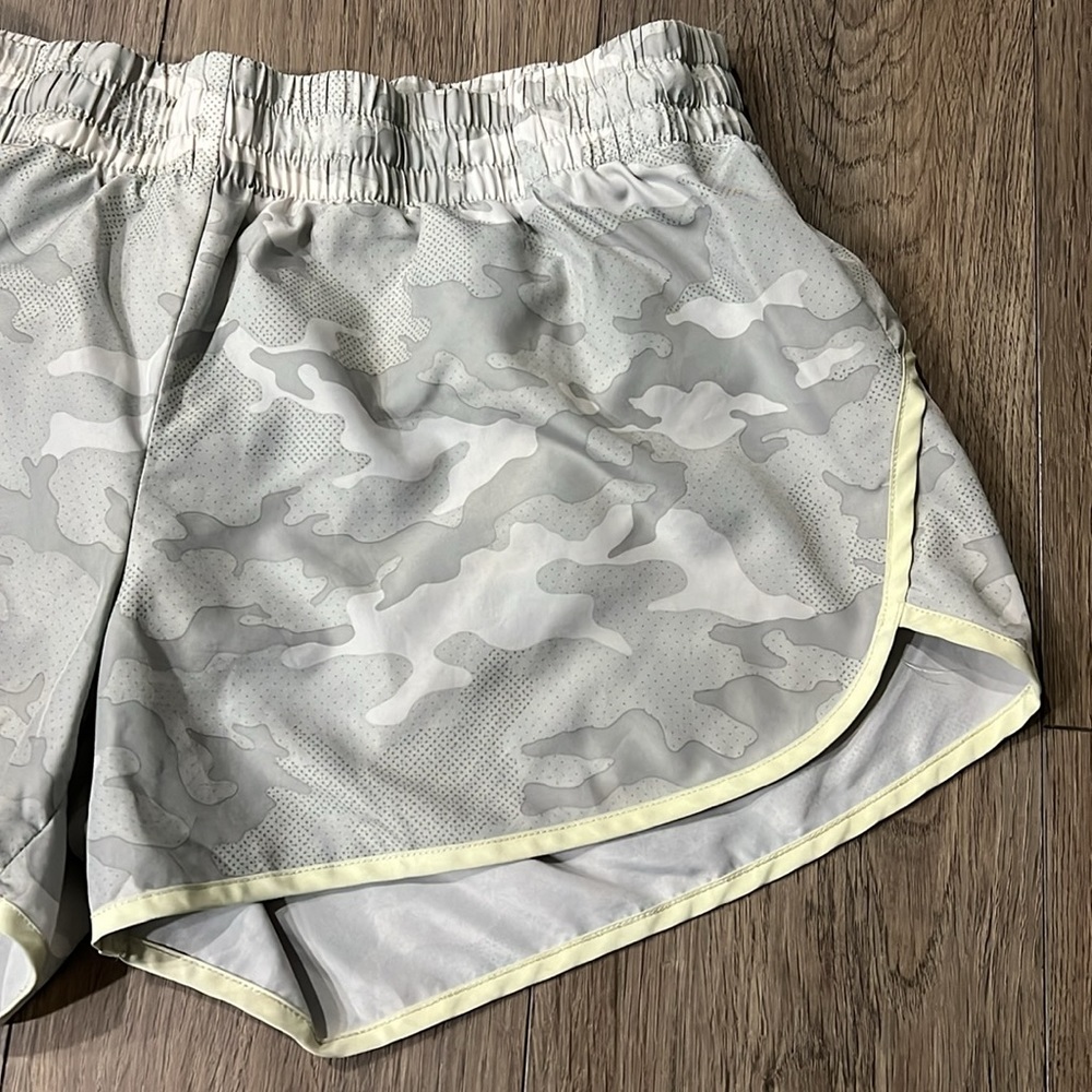 Athletic Workers Women’s Gray Camo Design Lined Athletic Running Shorts‎ 2XL - Picture 2 of 9